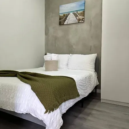 Lejlighed 1 Bed-flat 150 Metros From