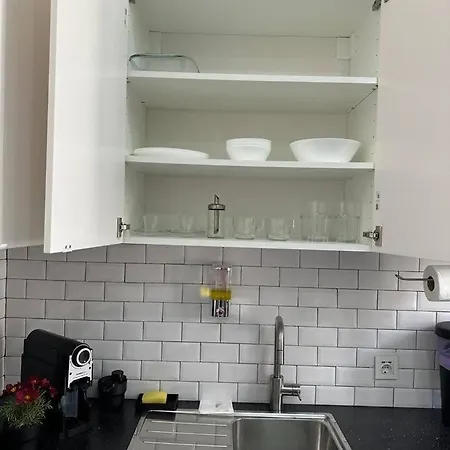 Lejlighed 1 Bed-flat 150 Metros From