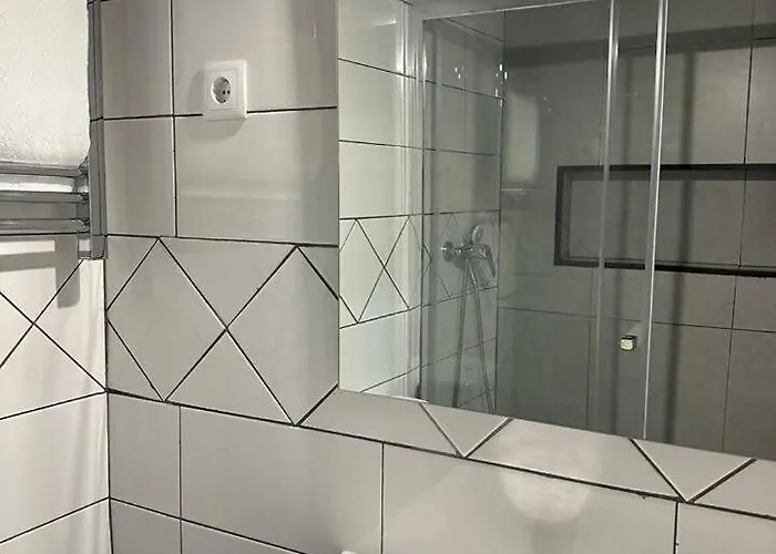 1 Bed-flat 150 Metros From *